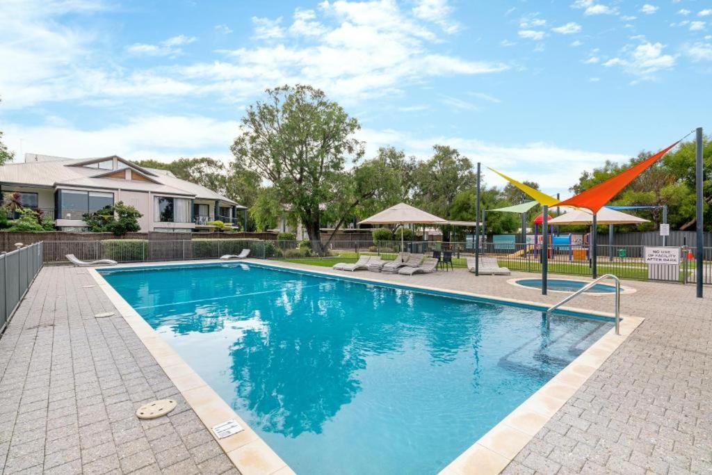 Eleven - Oceanside Retreat Busselton Apartment *